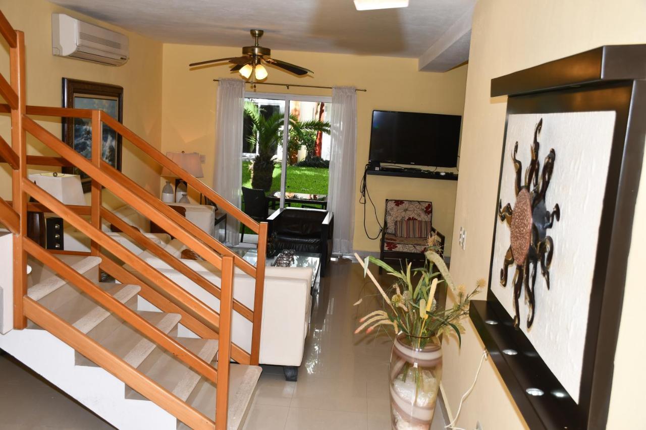 Сasa de vacaciones 4 Bedroom Luxury Villa & 3 Bedroom Villa With Swimming Pool Close To The Beach
